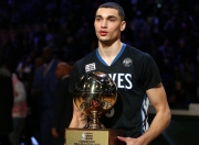 开云体育官网-伊布关键战不手软，秘鲁击溃皇家社会—传奇老将的欧冠绝唱与南美新星的崛起