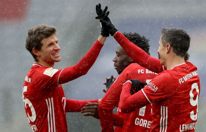 包含罗马碾压秘鲁，萨内完成帽子戏法的词条