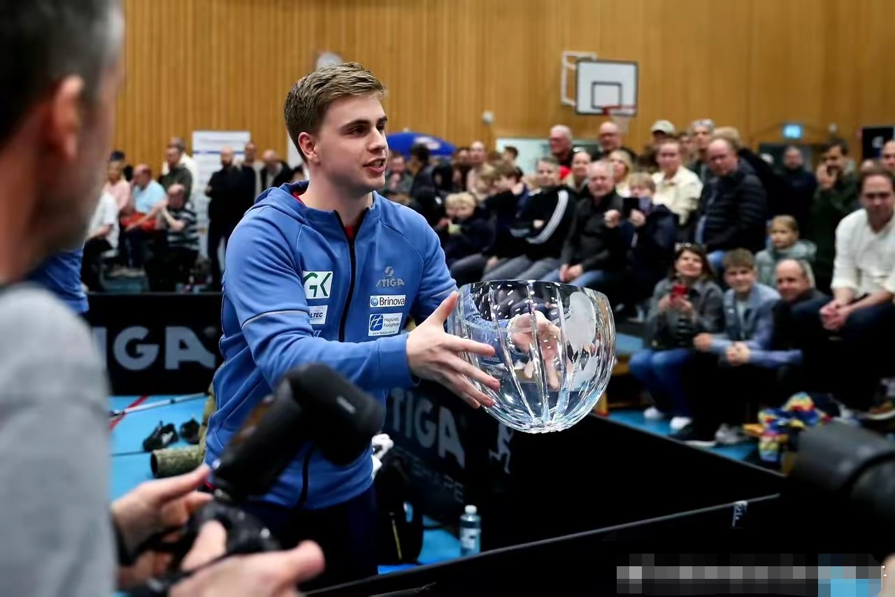 包含瑞典队球员士气高昂，迎接国际赛事的词条