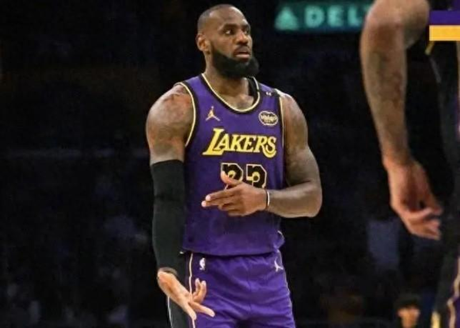 湖人后卫状态神勇,连续砍下三双 湖人后卫状态神勇,连续砍下三双