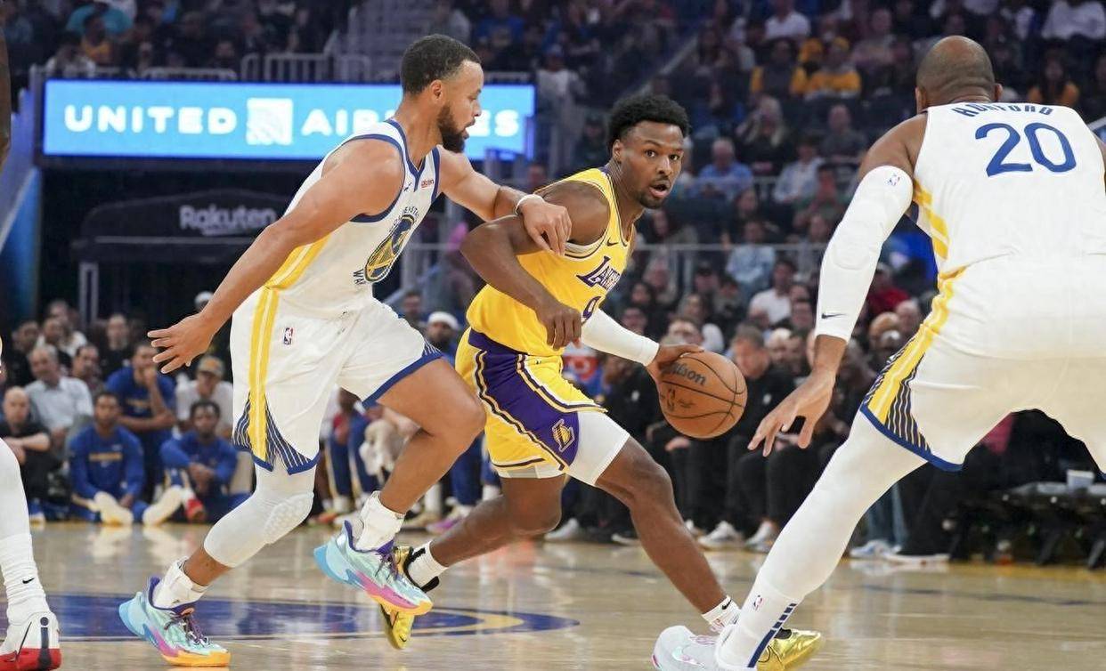 湖人后卫状态神勇,连续砍下三双 湖人后卫状态神勇,连续砍下三双