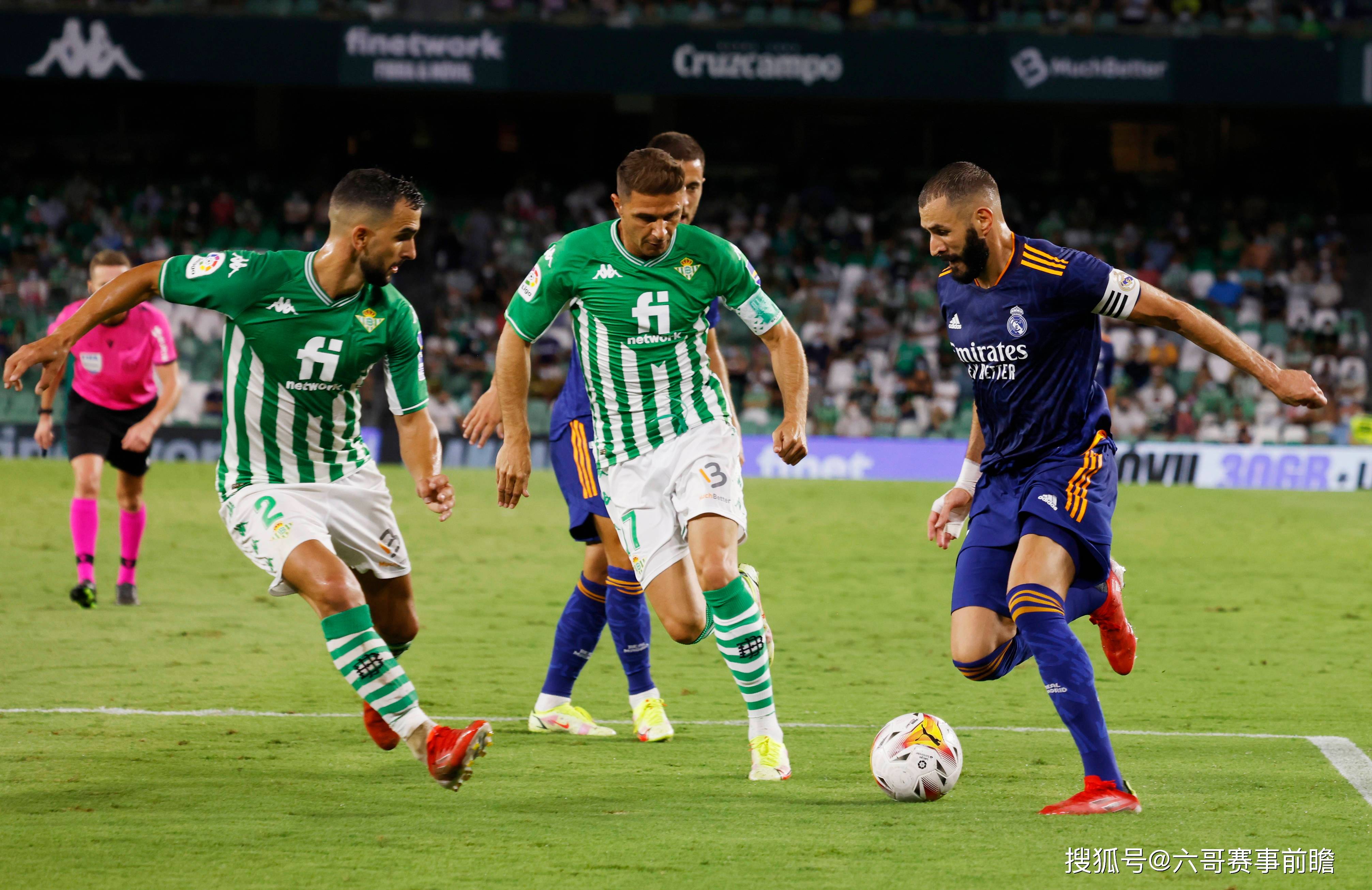 关于巴伦西亚球员受伤离场，影响球队战术的信息