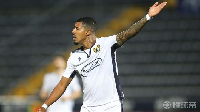 包含路易士维埃拉一击制胜，足球挑战联赛精采续写的词条