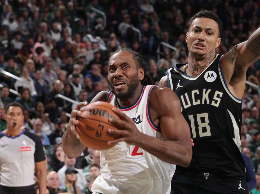 雄鹿客场击溃对手，战绩迅猛