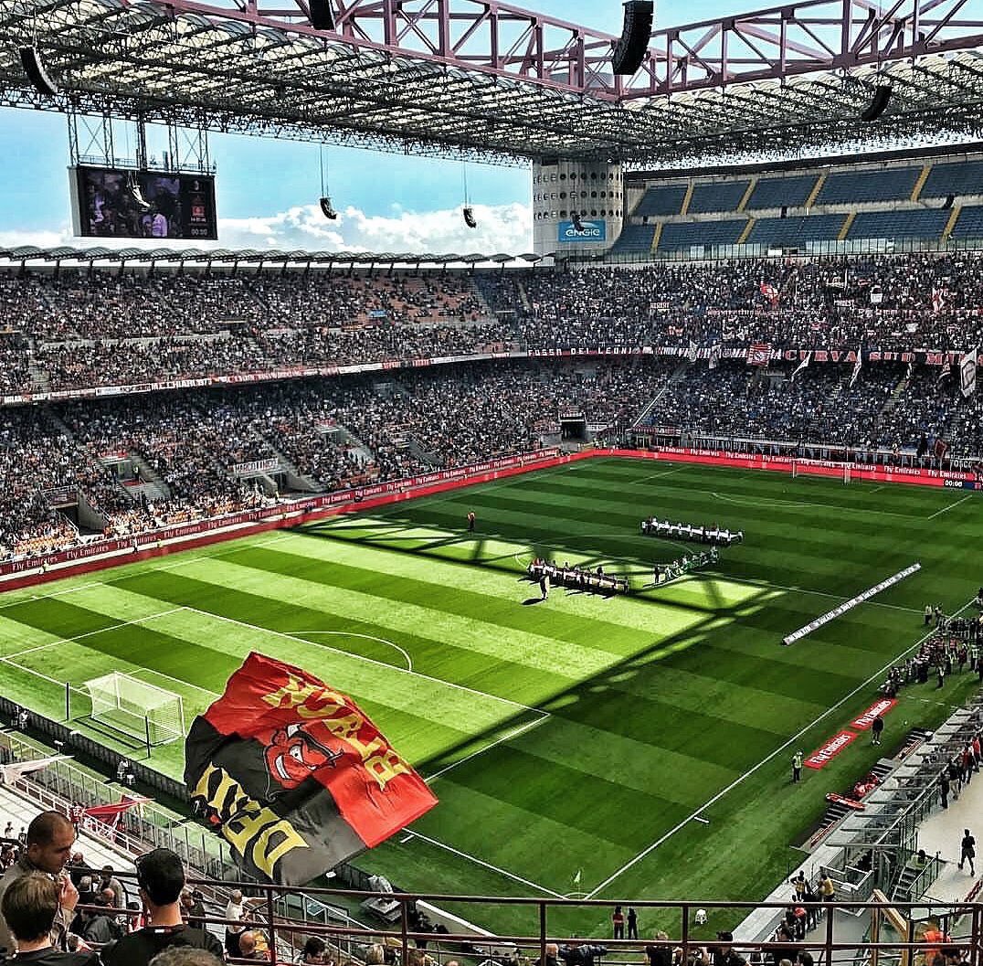 米兰德比赛场汇聚万众瞩目目光的简单介绍 米兰德比赛场汇聚万众瞩目目光的简单介绍