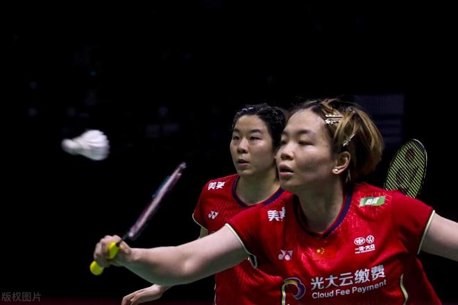 包含印度羽毛球队翻盘中国羽毛球队，林丹送出助攻的词条