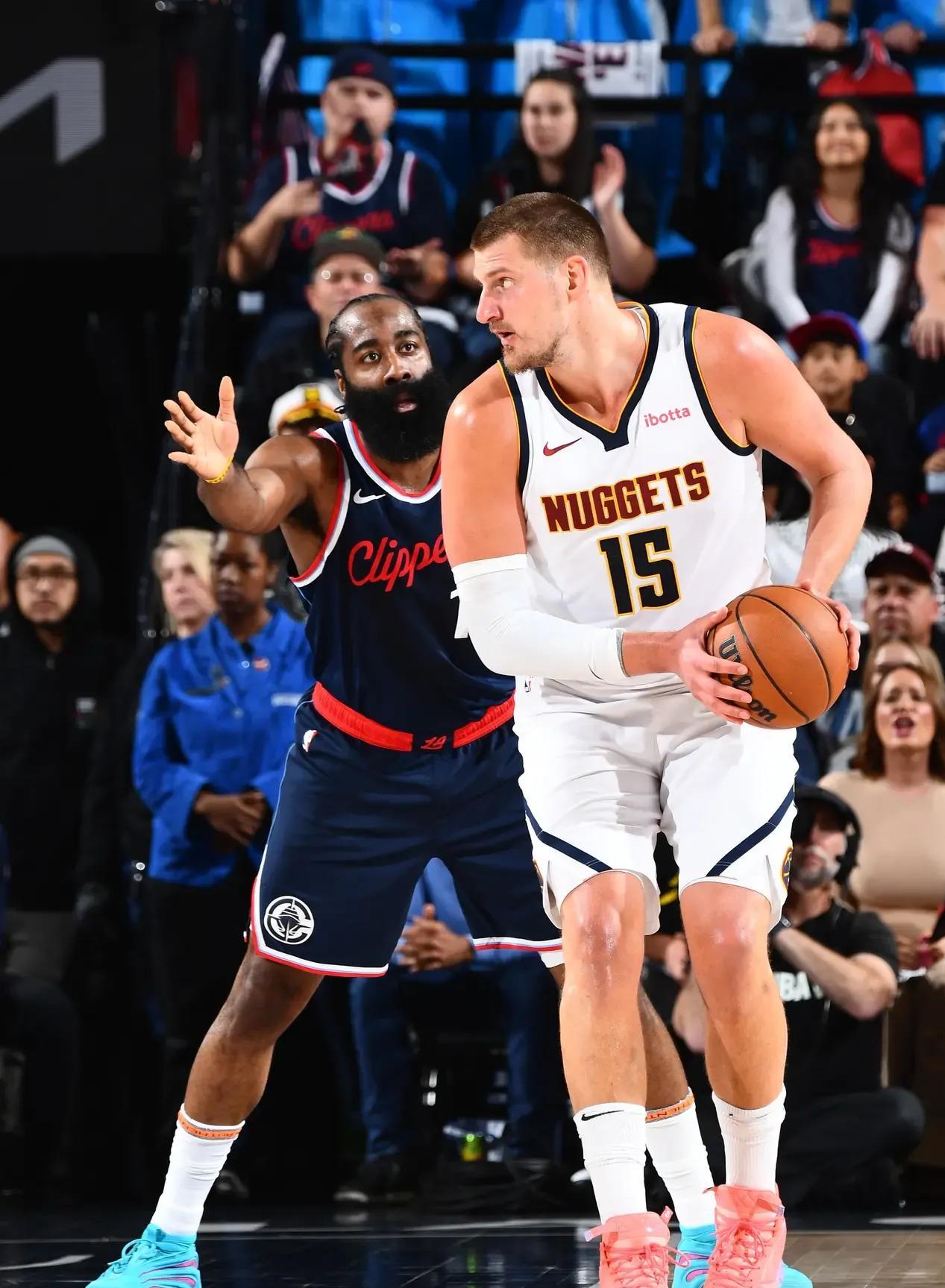 尼克斯险胜新疆队，约基奇关键制胜