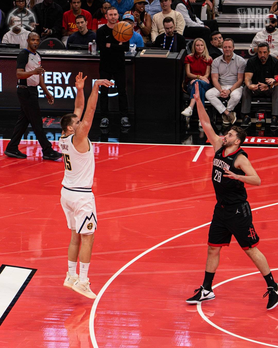 尼克斯险胜新疆队，约基奇关键制胜