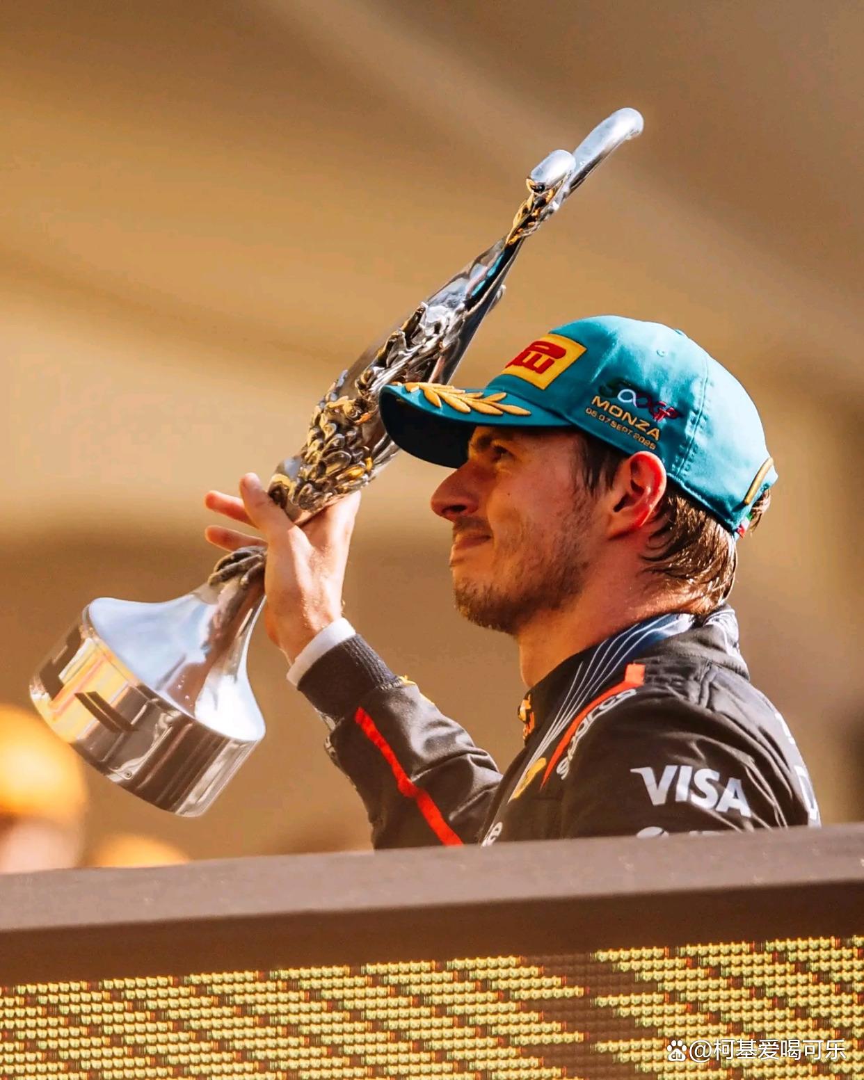 包含雷诺车队险胜红牛二队，诺里斯点燃赛场的词条