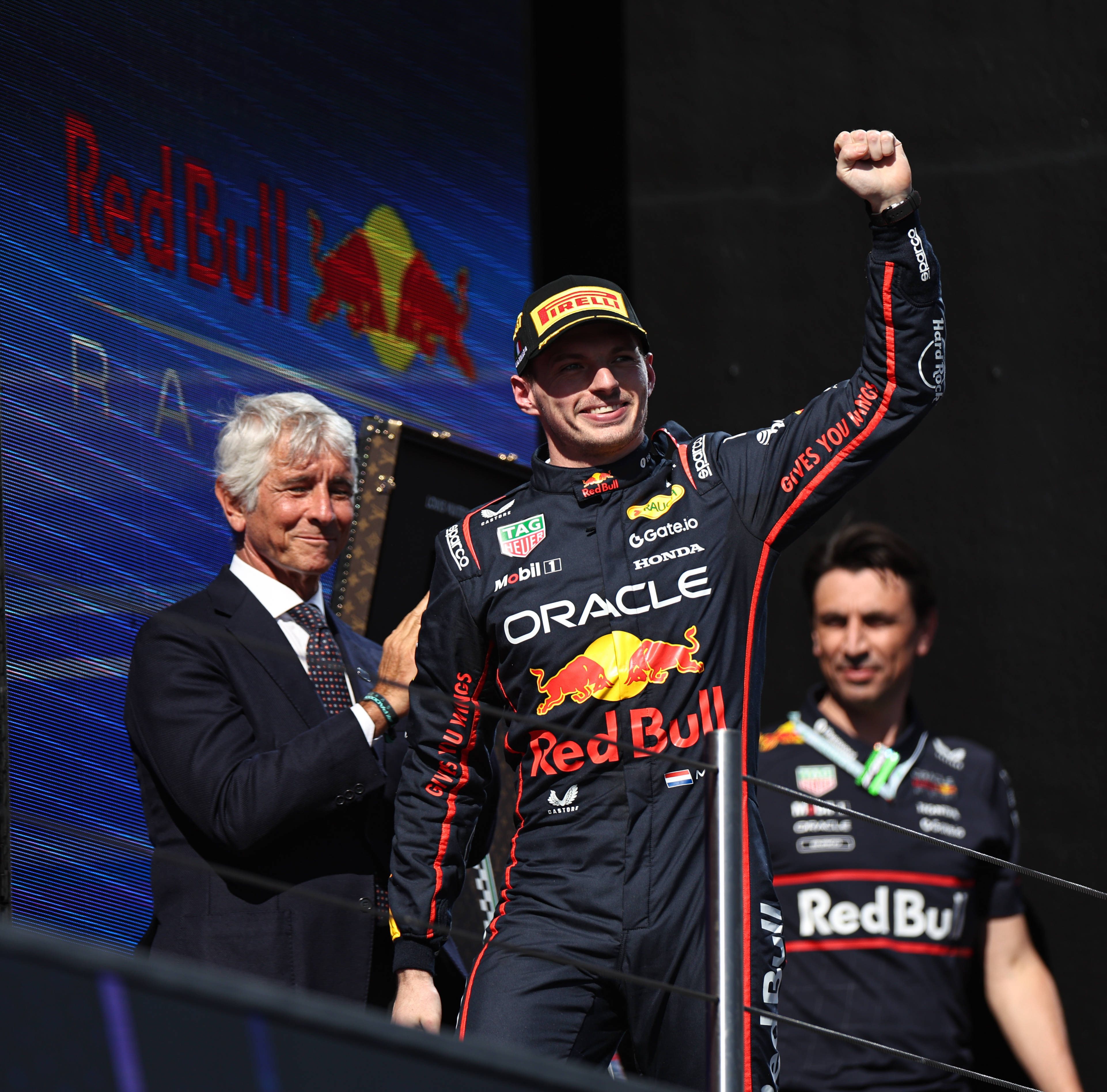 关于梅赛德斯鏖战索伯车队，皮亚斯特里统治全场的信息