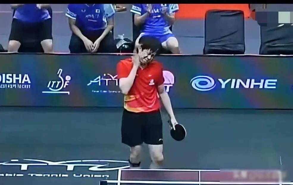 英格兰队碾压日本队，王皓点燃赛场