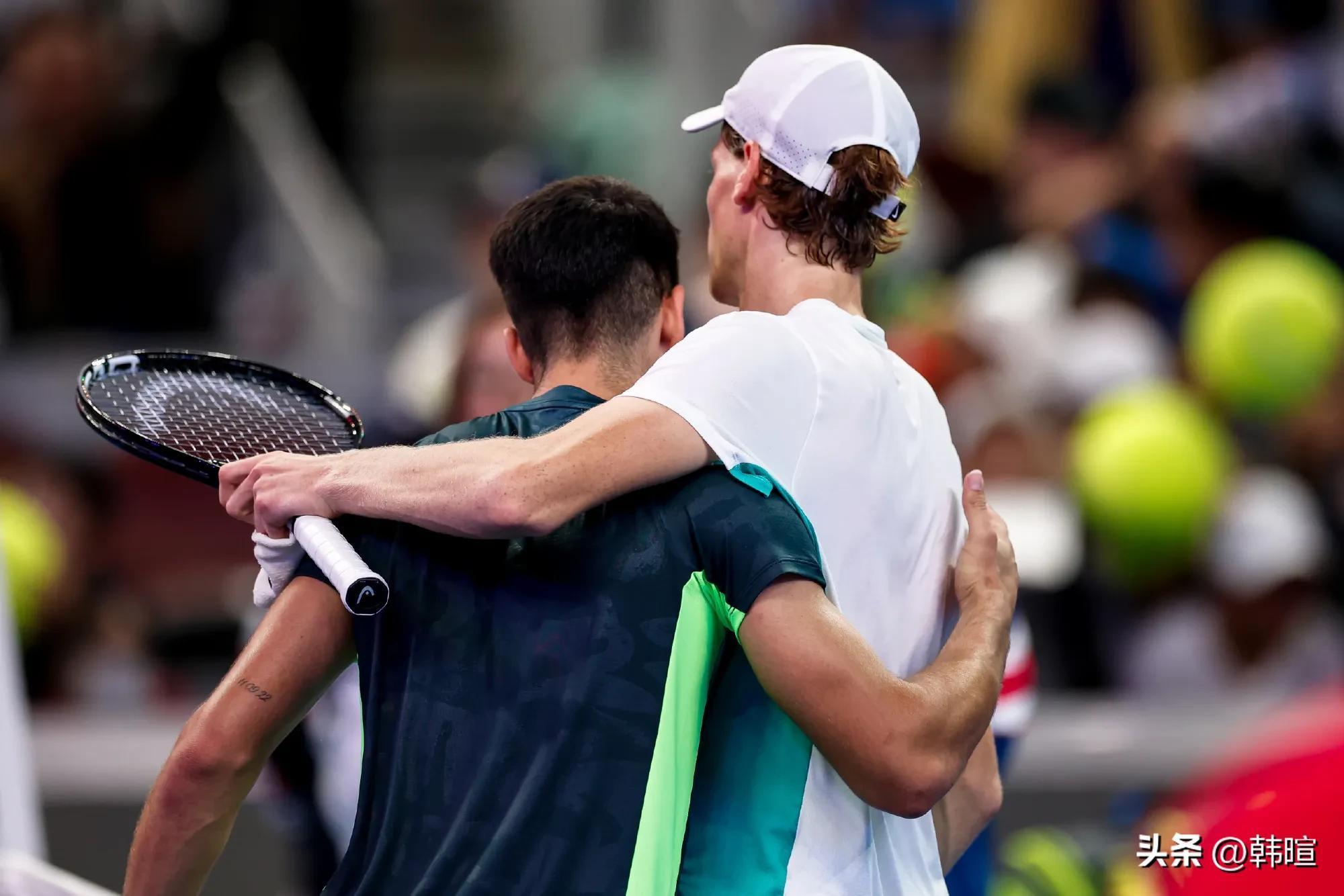 包含拉沃尔杯碾压ATP总决赛，阿尔卡拉斯带队取胜的词条
