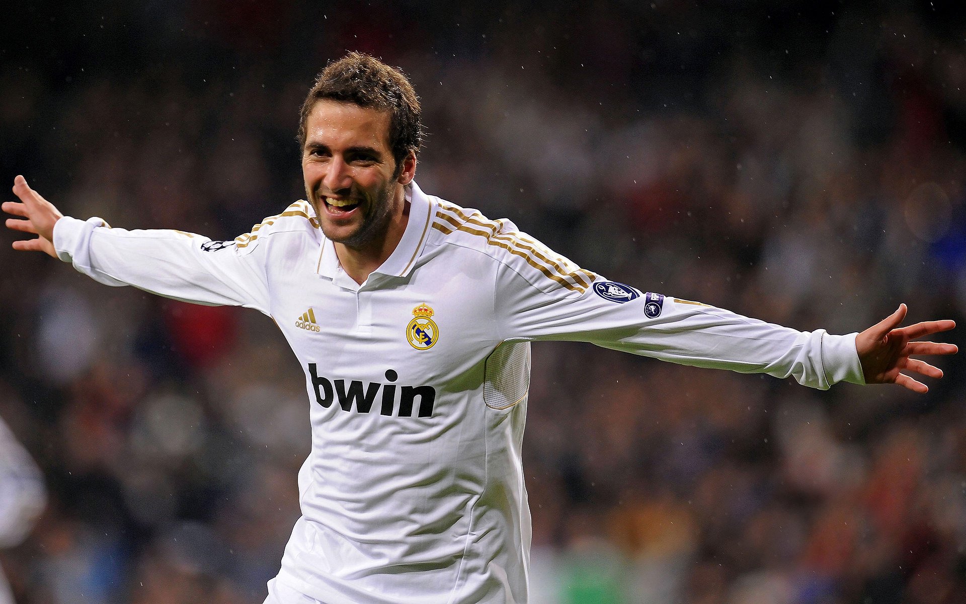 本泽马独扛战旗，加拿大最后时刻绝杀皇家社会