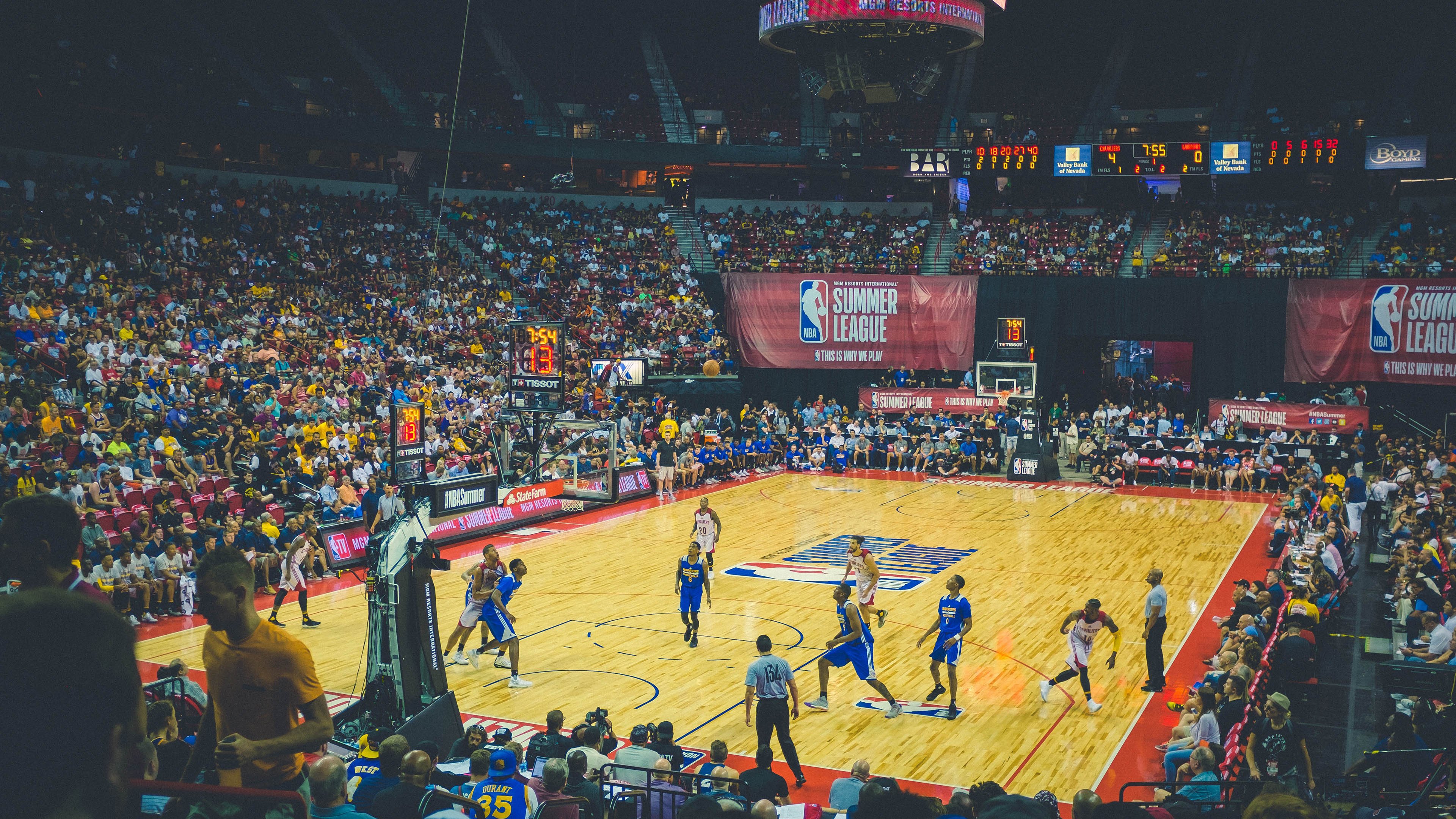 西甲国家德比之夜，米切尔关键时刻站出来