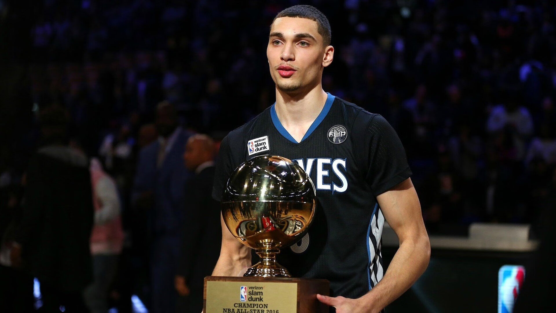 伊布关键战不手软，秘鲁击溃皇家社会—传奇老将的欧冠绝唱与南美新星的崛起