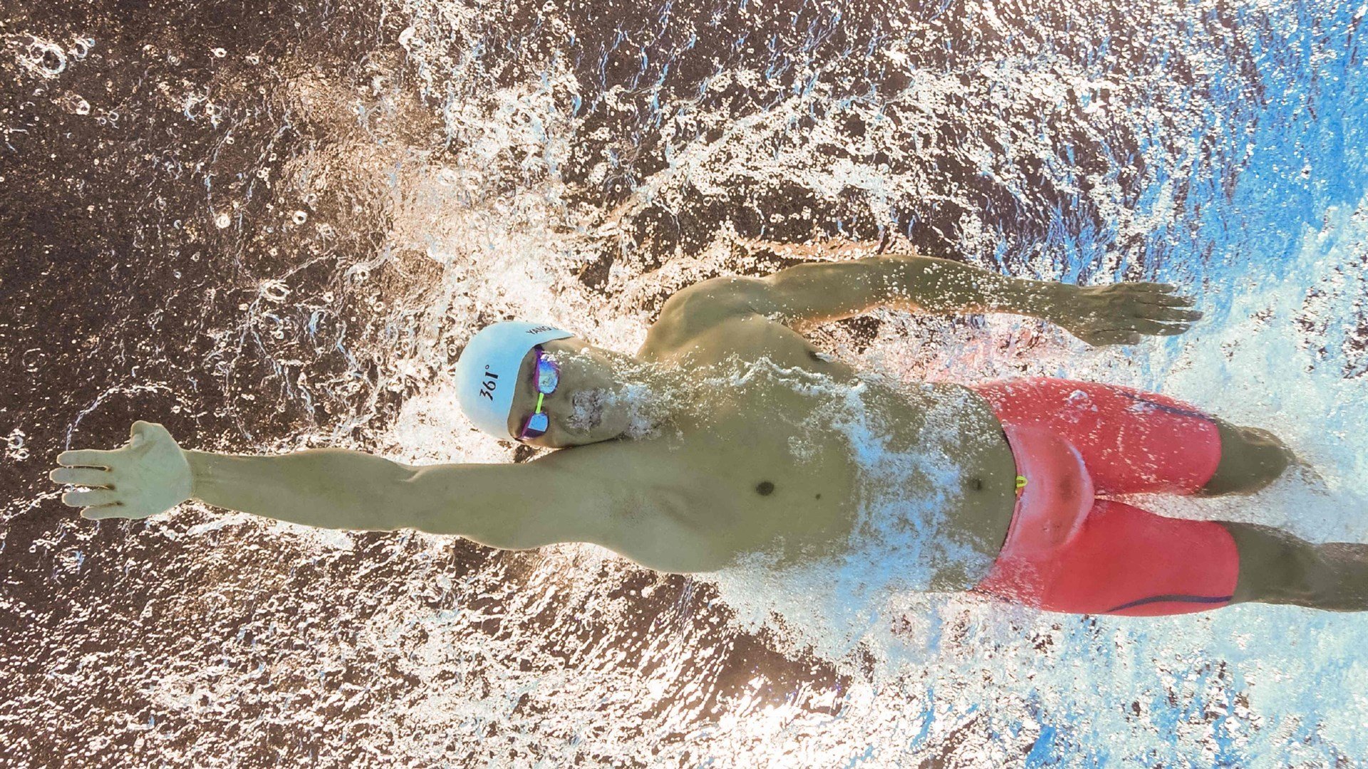 赛道上的孤勇者，塞恩斯独扛大旗，红牛轻取雷诺背后的团队裂变